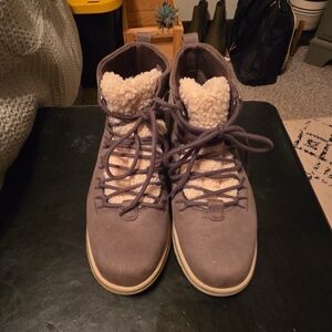 Cozy Shearling-Lined Women's Boots